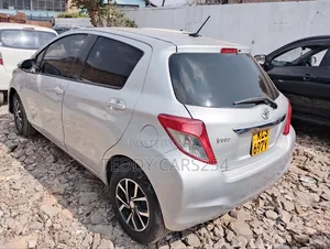 Toyota Vitz 2012 Silver