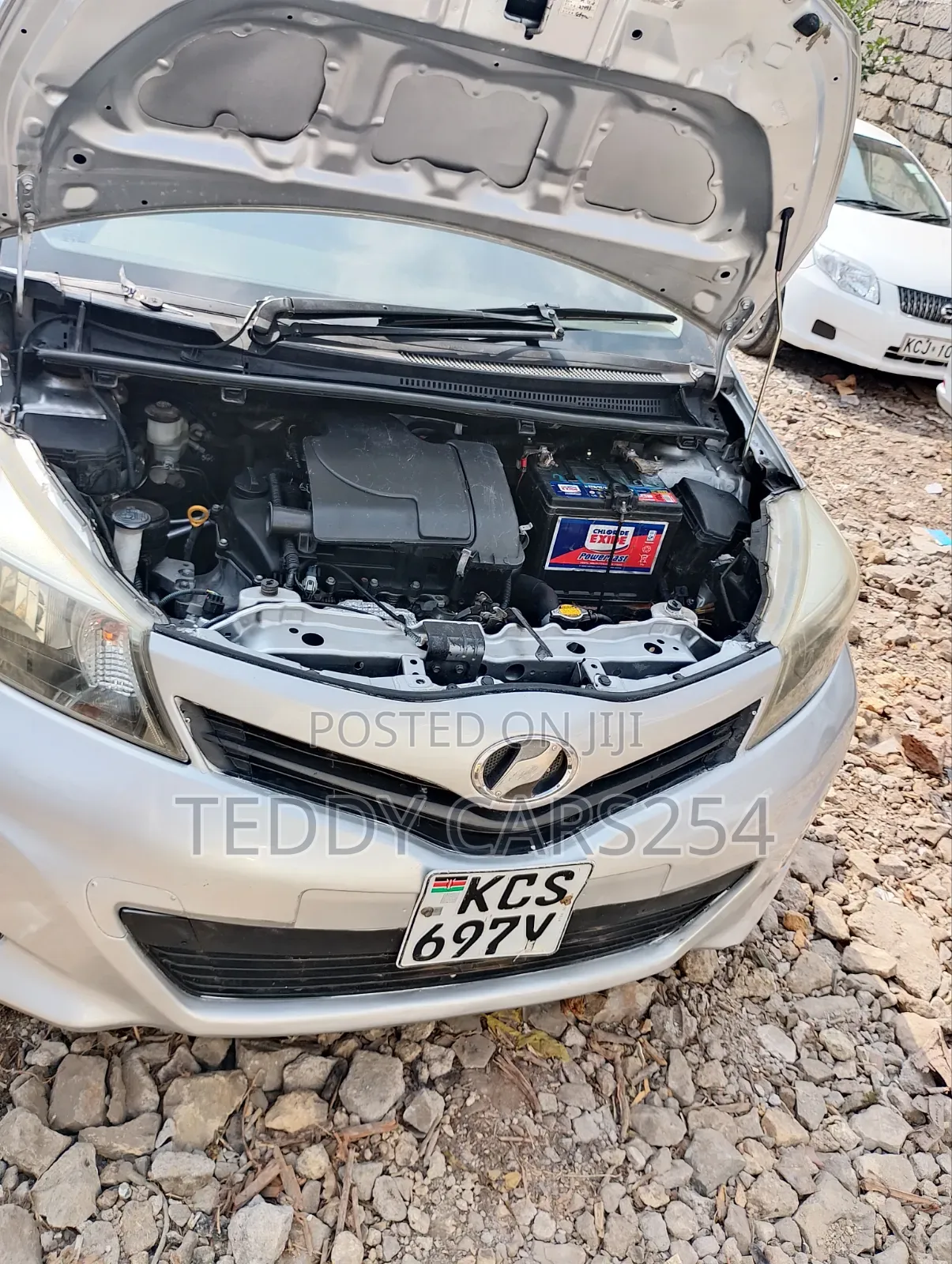 Toyota Vitz 2012 Silver