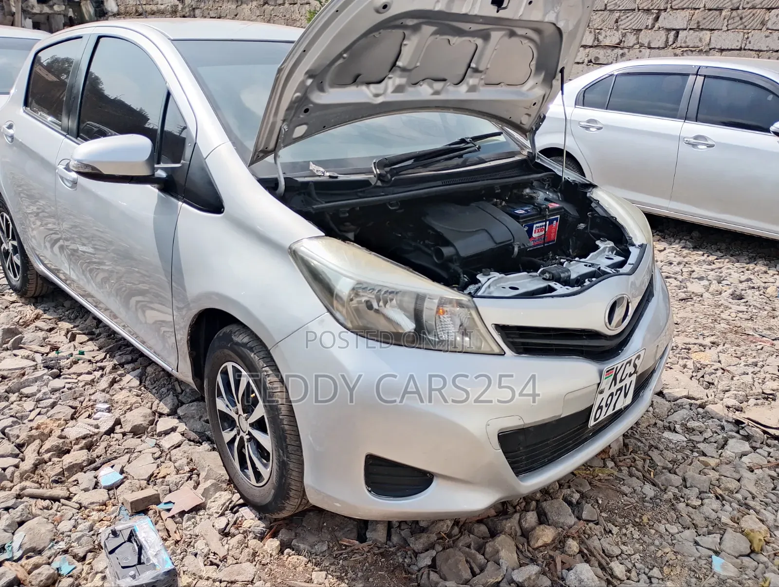 Toyota Vitz 2012 Silver