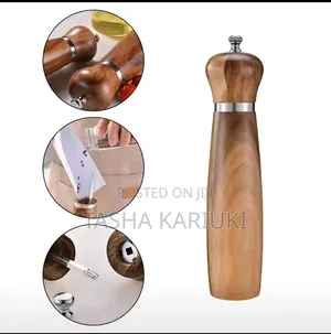 *Wooden Portable Spice // Pepper Grinder