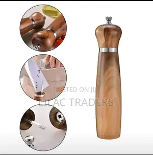 *Wooden Portable Spice // Pepper Grinder