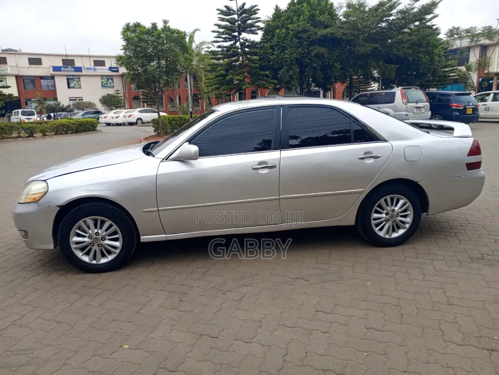 Toyota Mark II 2000 Silver