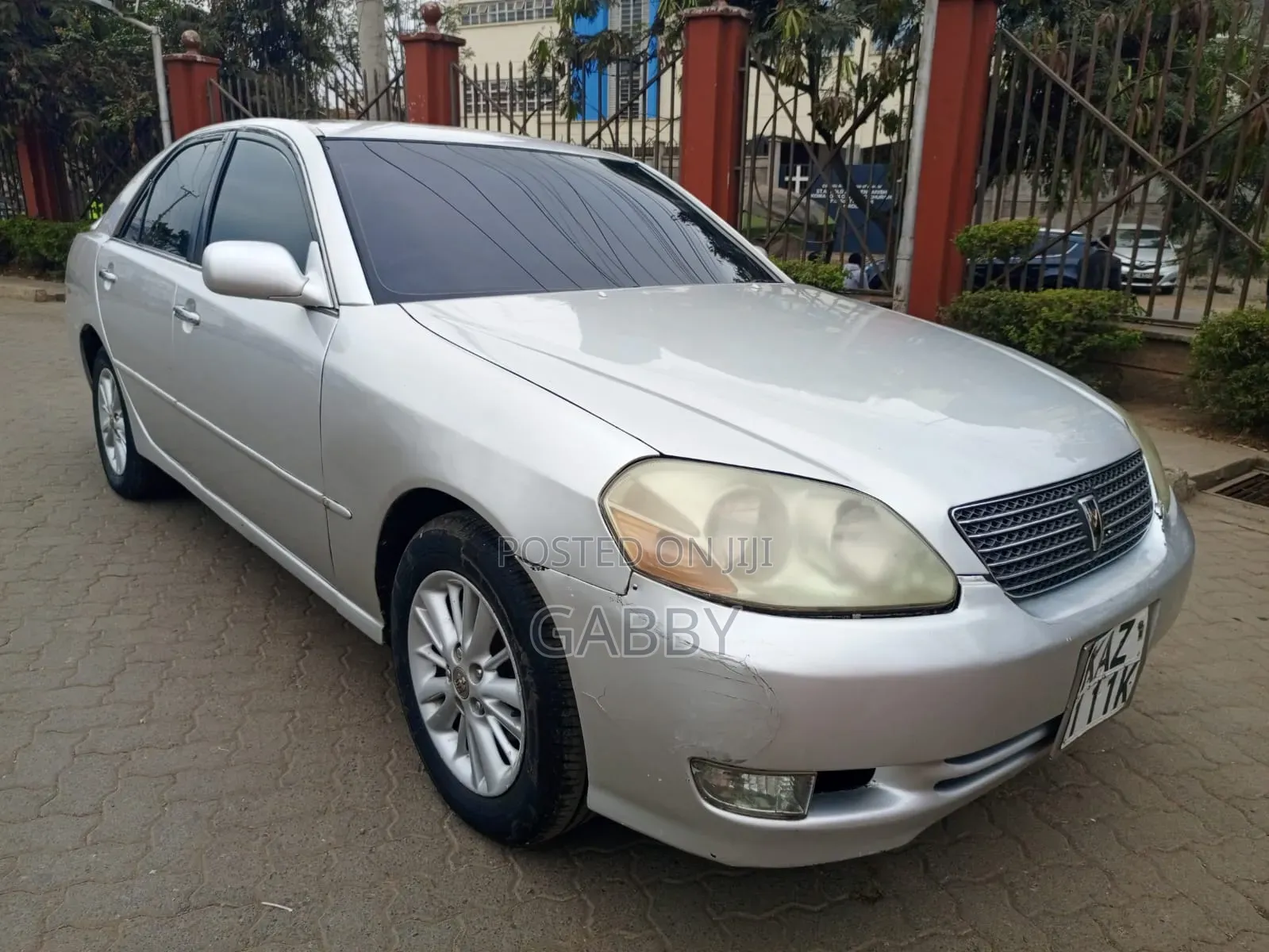 Toyota Mark II 2000 Silver