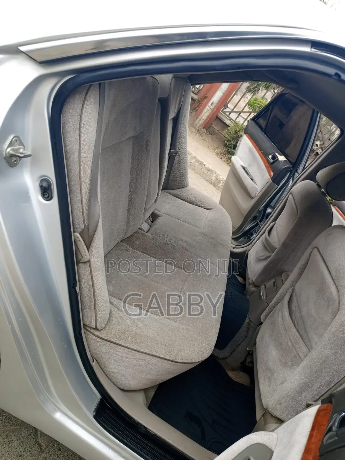 Toyota Mark II 2000 Silver