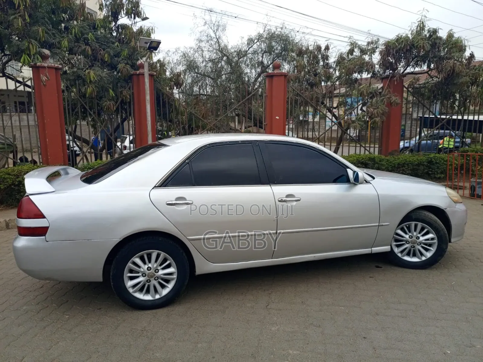 Toyota Mark II 2000 Silver