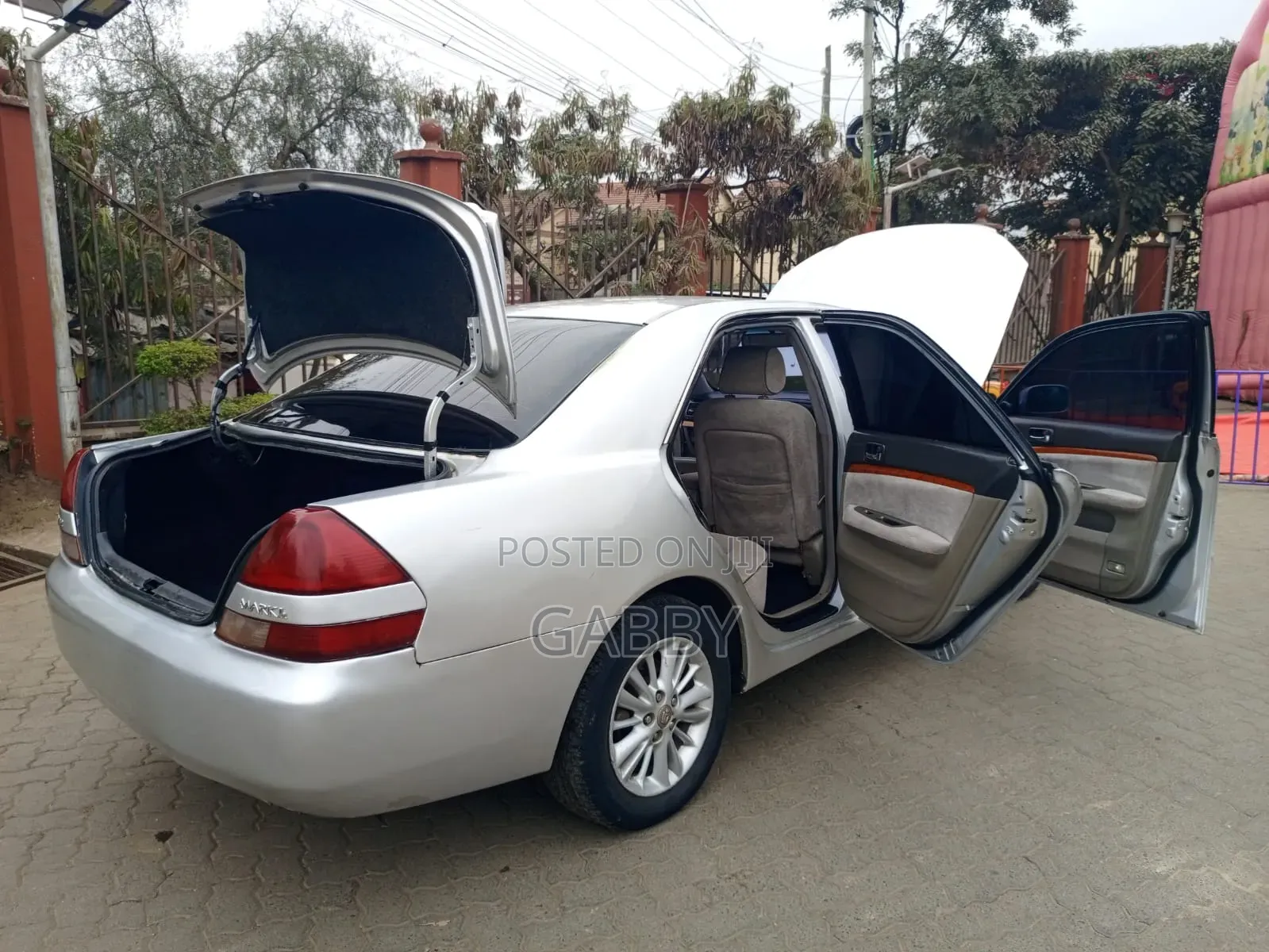 Toyota Mark II 2000 Silver