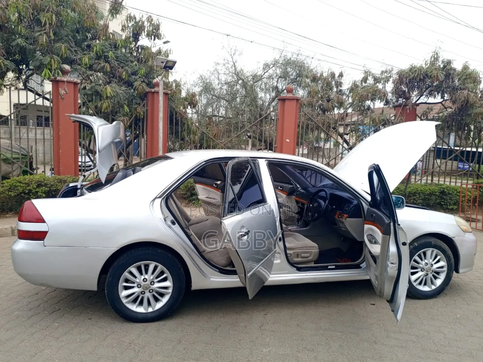 Toyota Mark II 2000 Silver