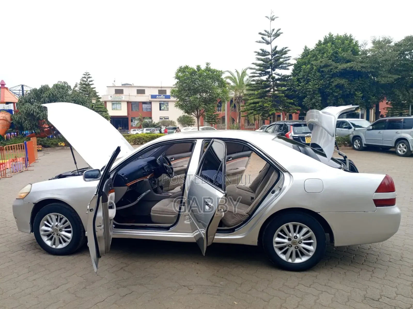 Toyota Mark II 2000 Silver