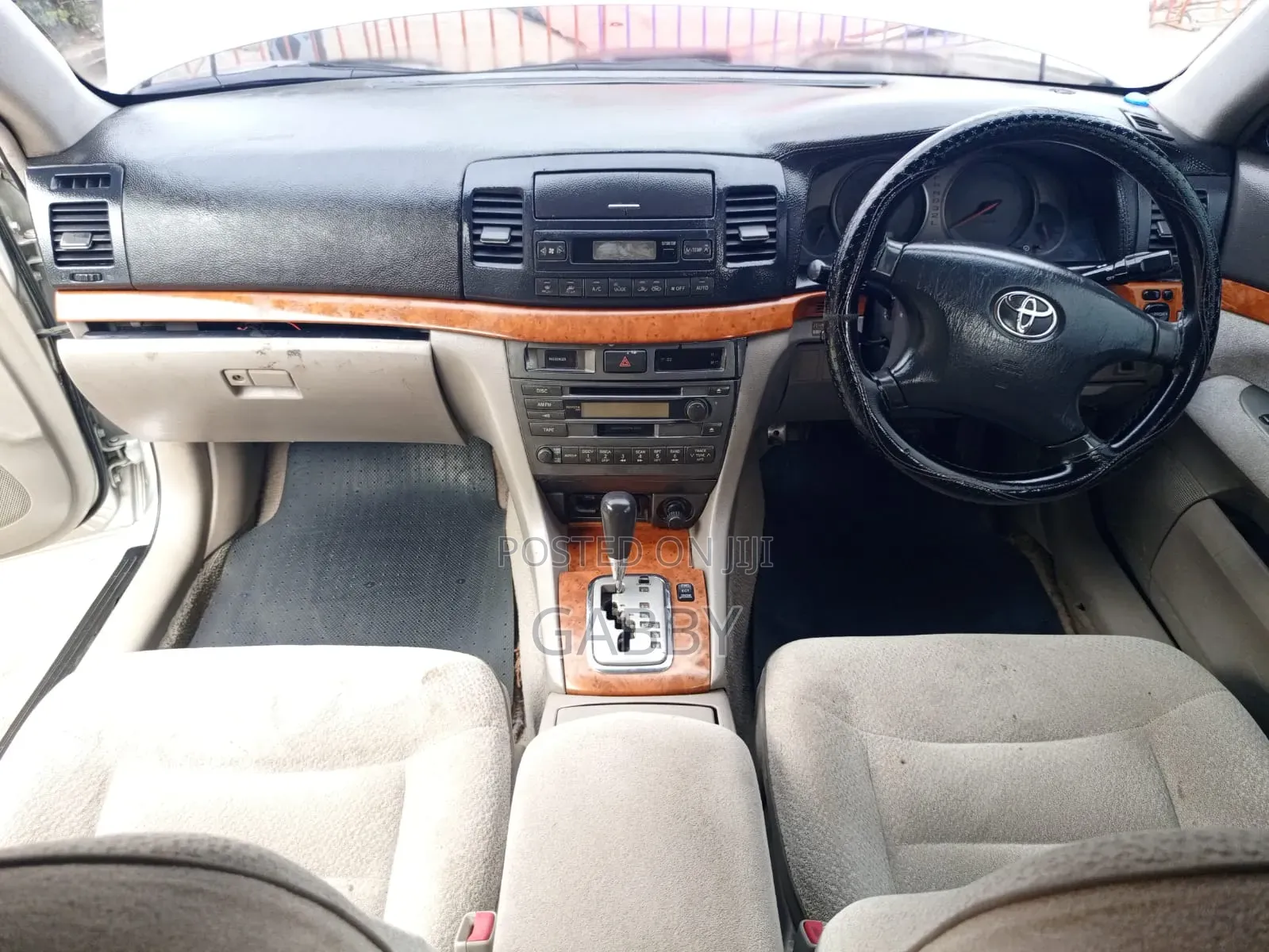 Toyota Mark II 2000 Silver