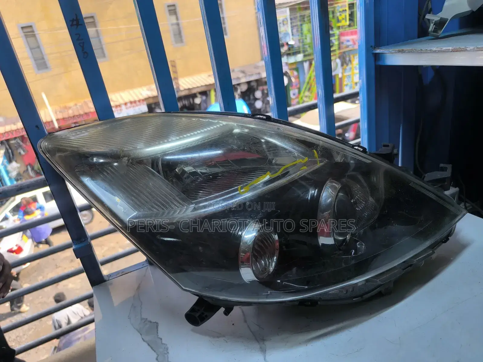Toyota Isis 2013 Xenon Headlights