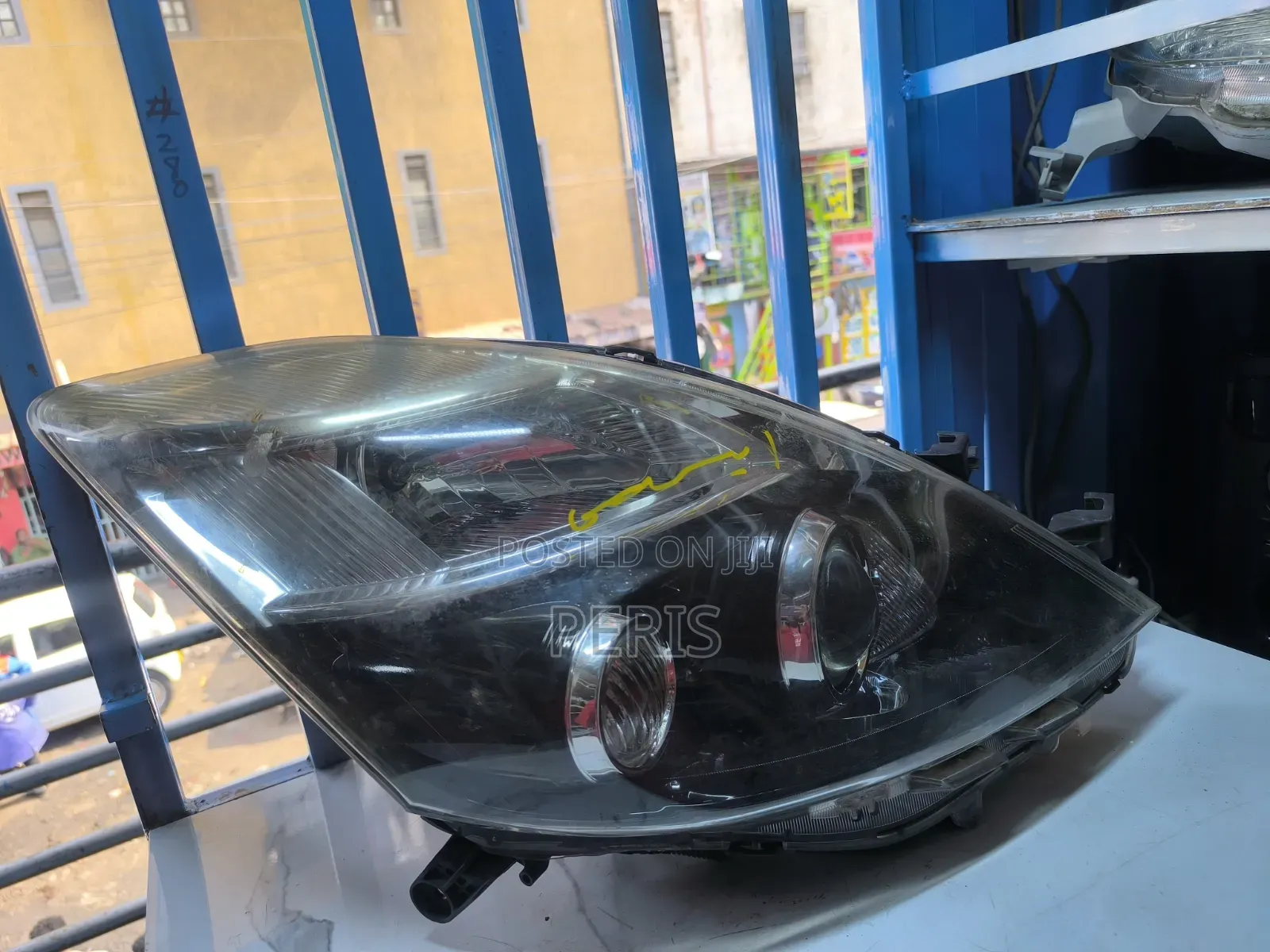 Toyota Isis 2013 Xenon Headlights