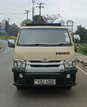 Toyota HiAce 2015 Yellow