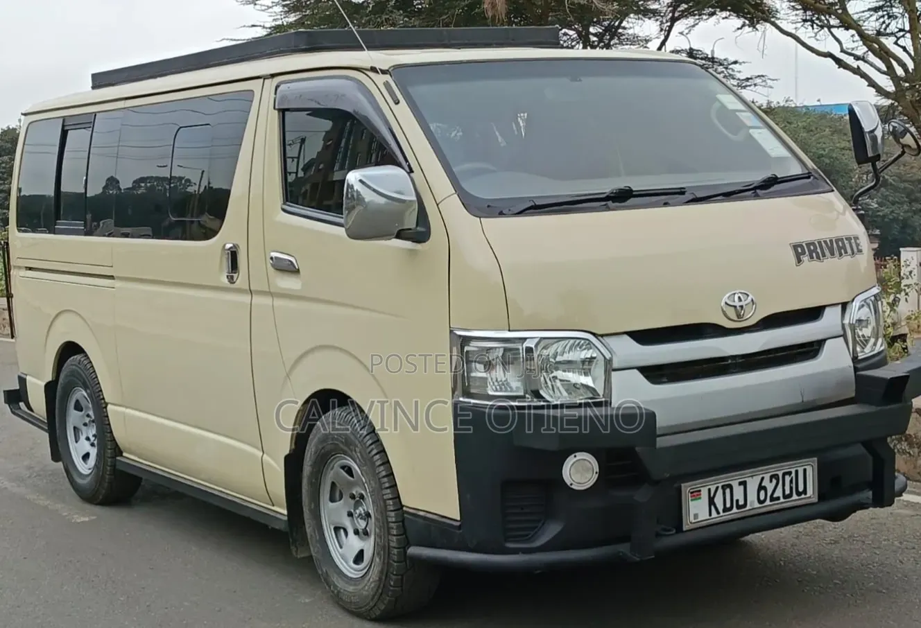Toyota HiAce 2015 Yellow