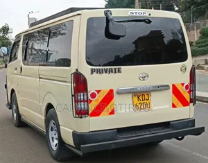 Toyota HiAce 2015 Yellow