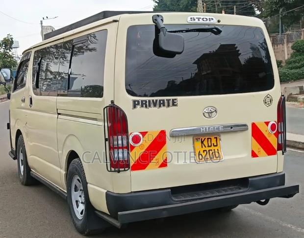 Toyota HiAce 2015 Yellow - thumbnail 3