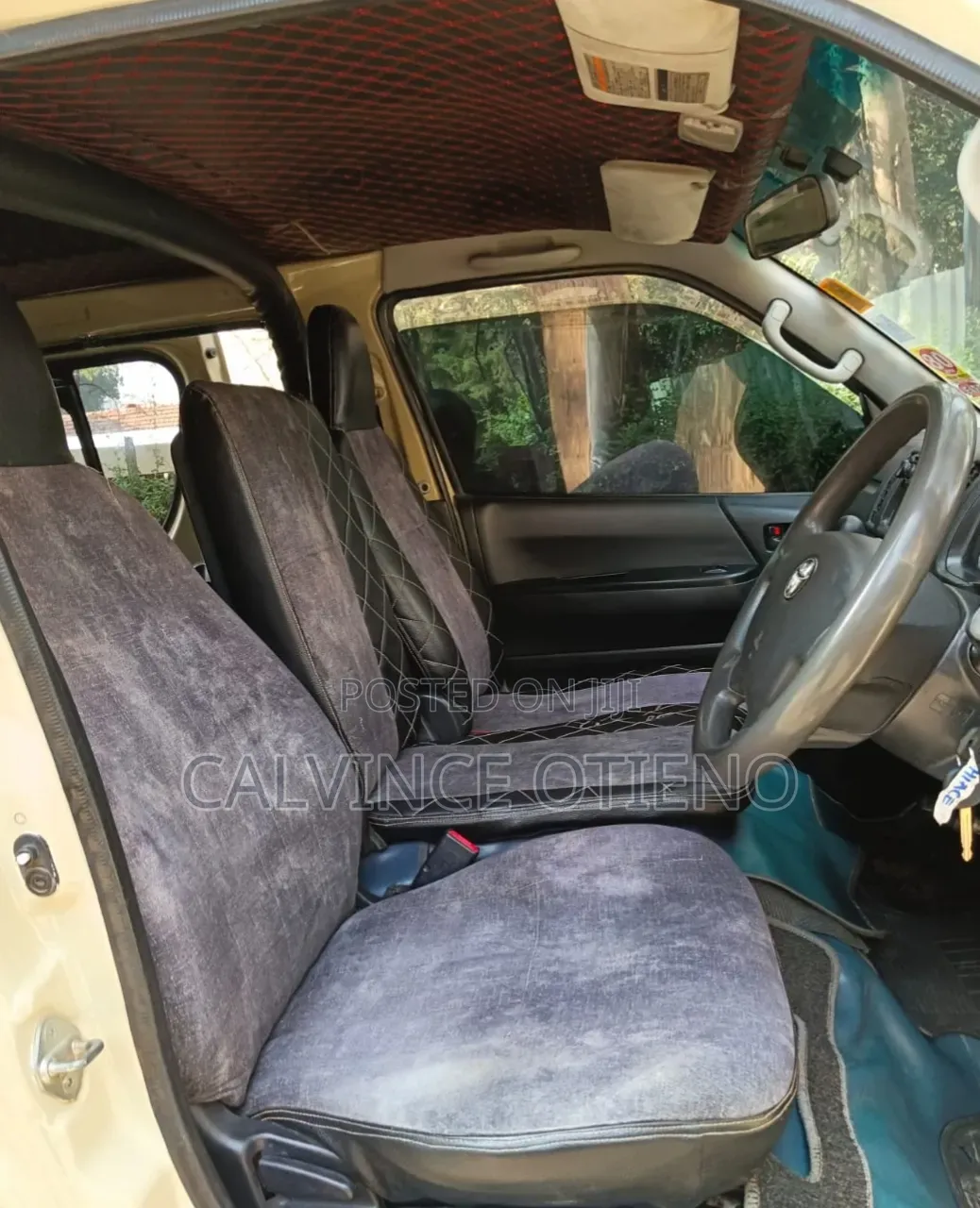 Toyota HiAce 2015 Yellow