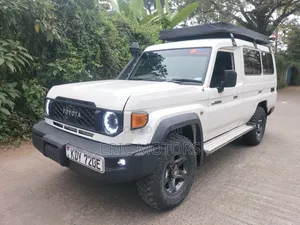 Toyota Land Cruiser 2011 Pearl
