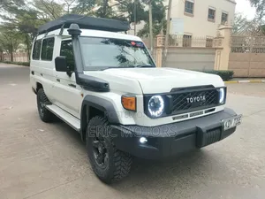 Toyota Land Cruiser 2011 Pearl