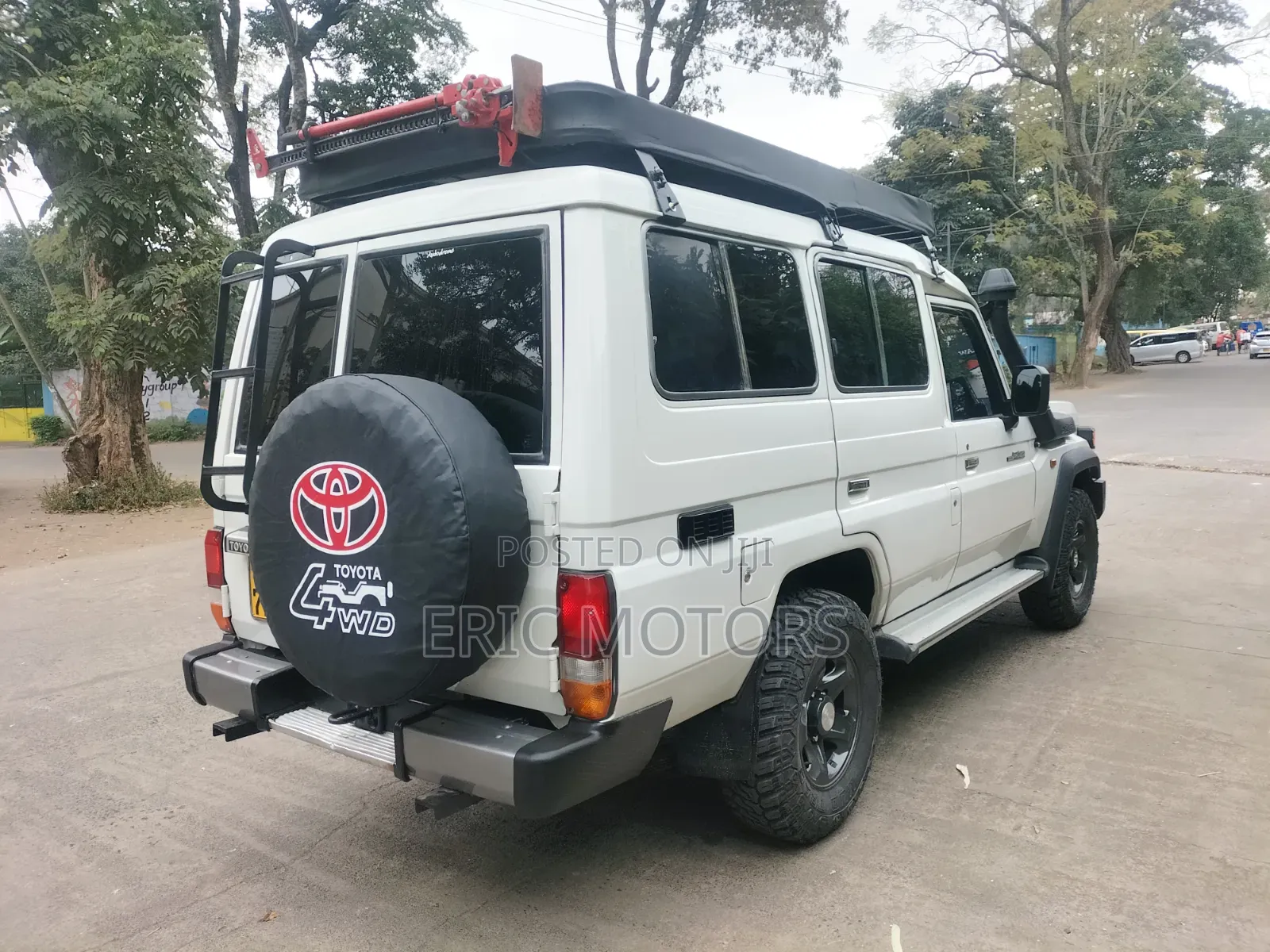 Toyota Land Cruiser 2011 Pearl