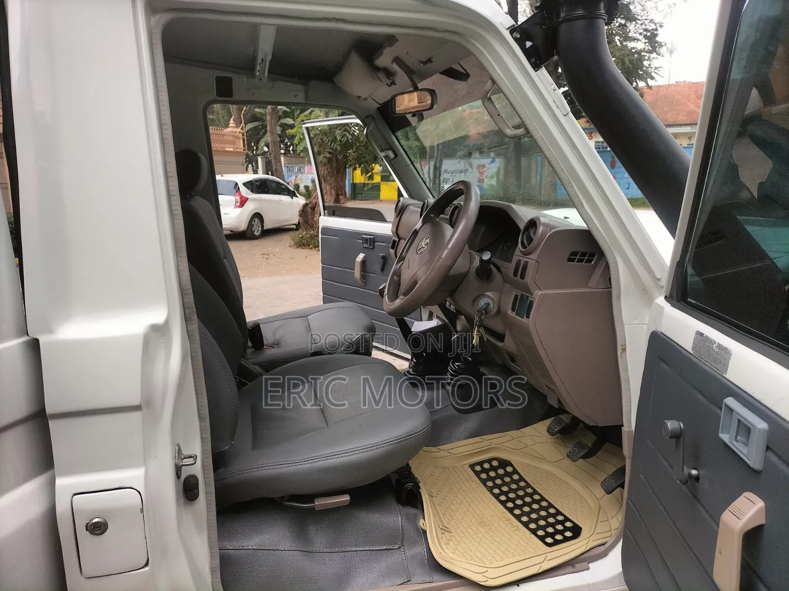 Toyota Land Cruiser 2011 Pearl