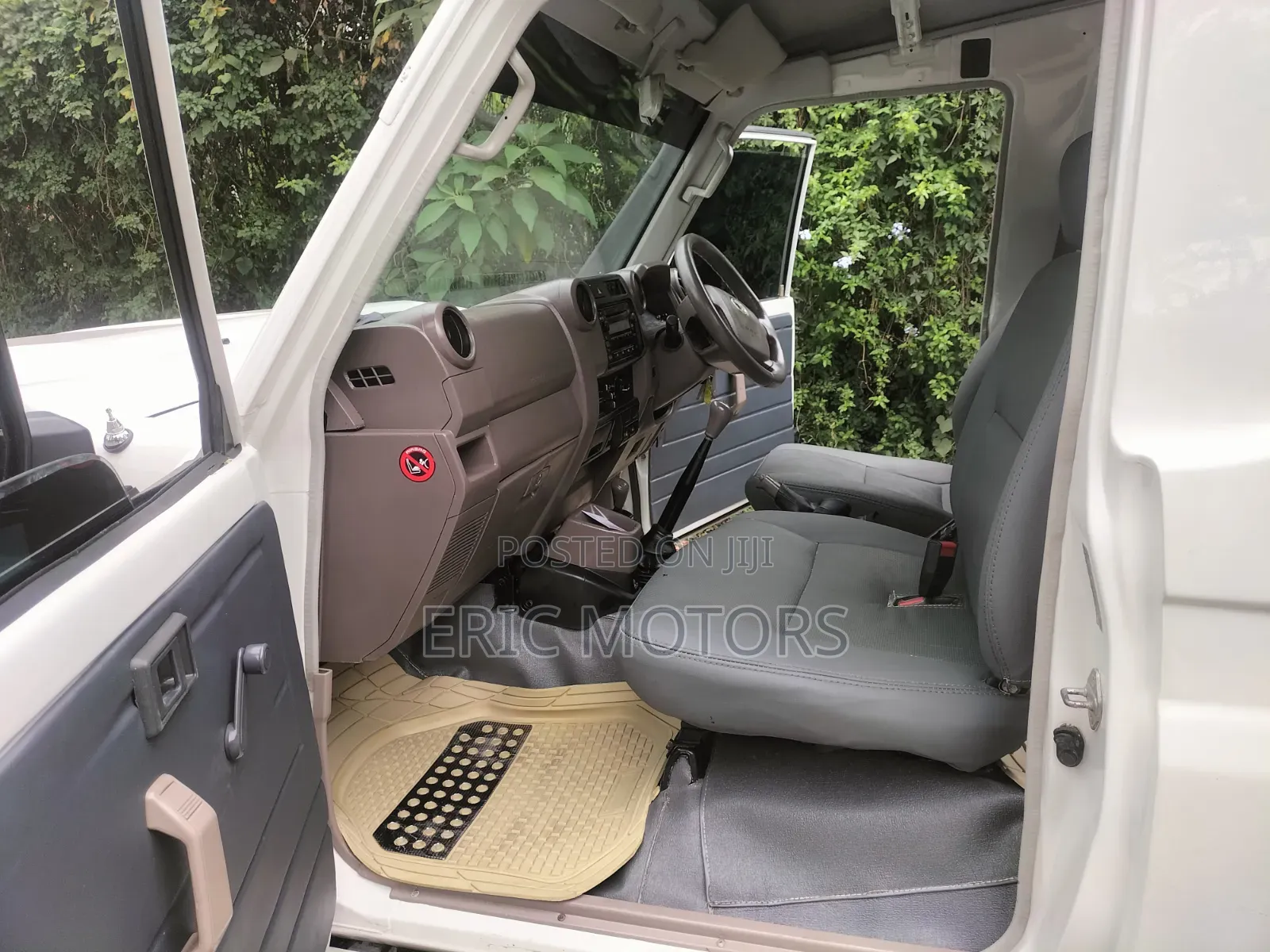 Toyota Land Cruiser 2011 Pearl