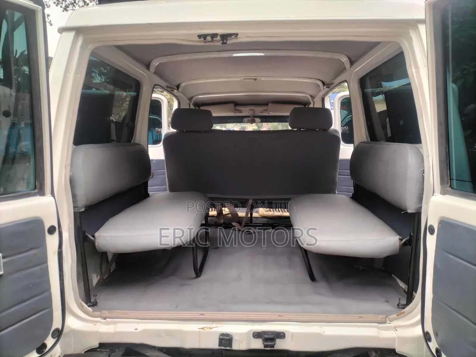Toyota Land Cruiser 2011 Pearl