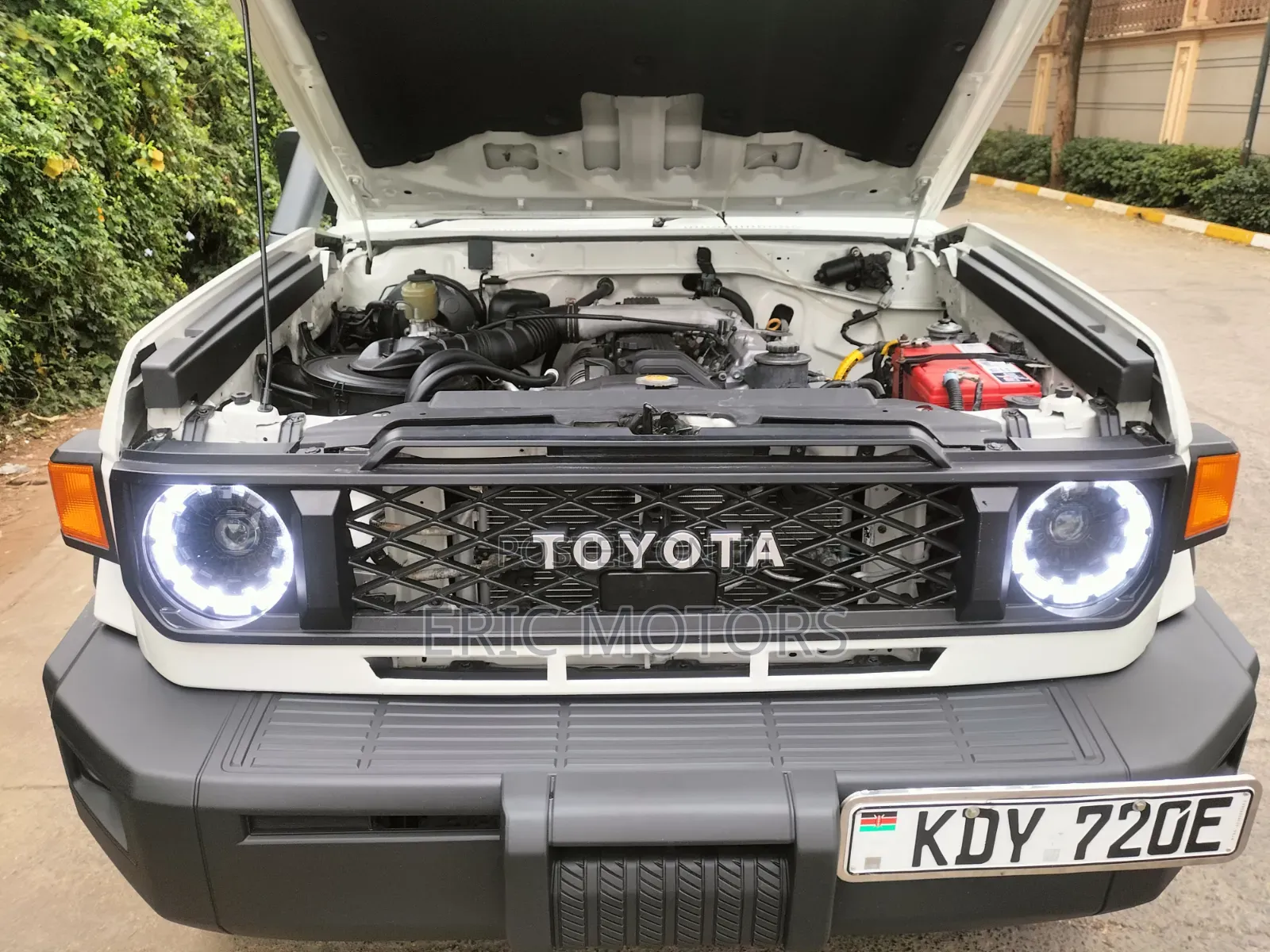 Toyota Land Cruiser 2011 Pearl