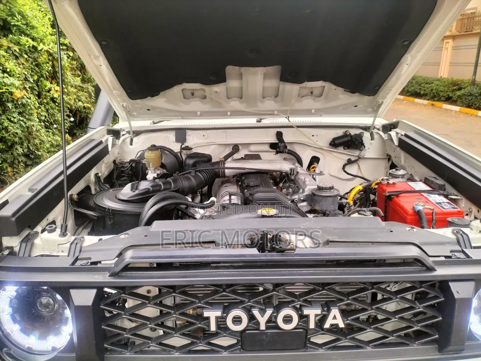 Toyota Land Cruiser 2011 Pearl