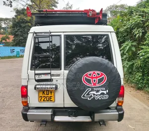 Toyota Land Cruiser 2013 White