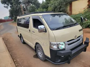 Toyota HiAce 2015 Brown