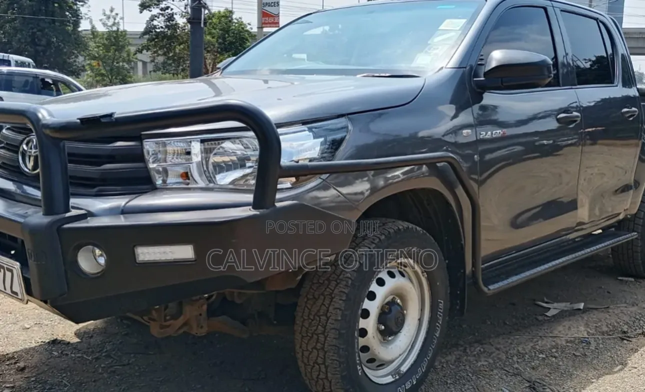 Toyota Hilux 2021 Black