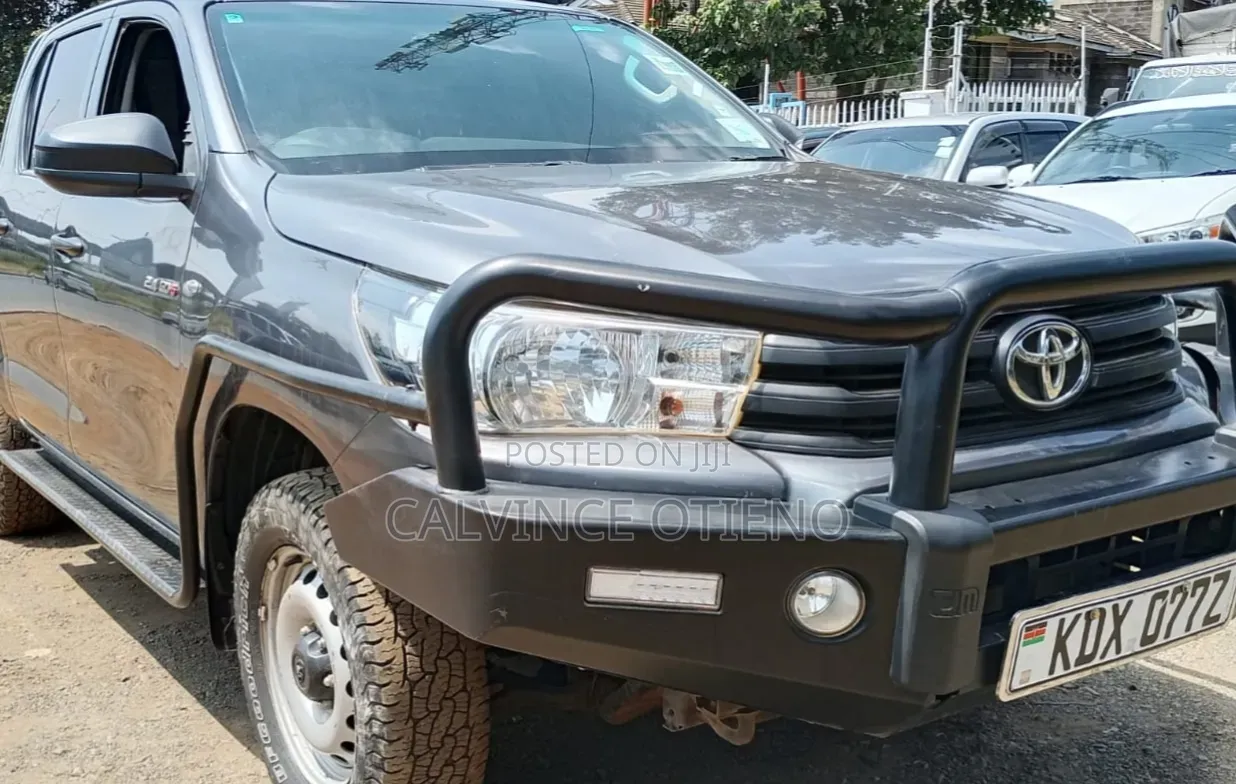 Toyota Hilux 2021 Black