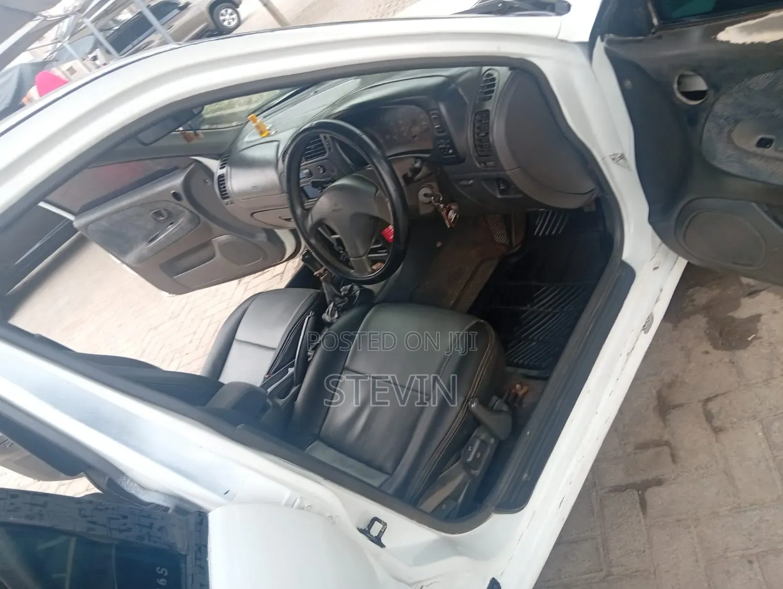 Mitsubishi Lancer 1999 White