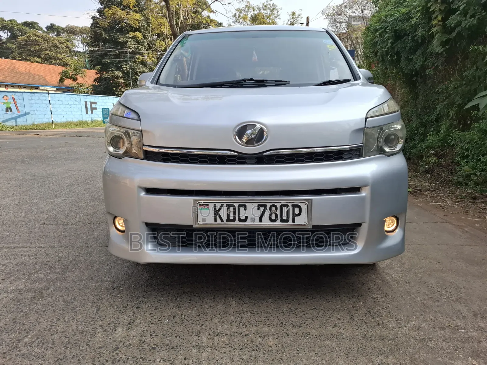 Toyota Voxy 2013 Silver