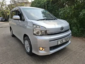 Toyota Voxy 2013 Silver
