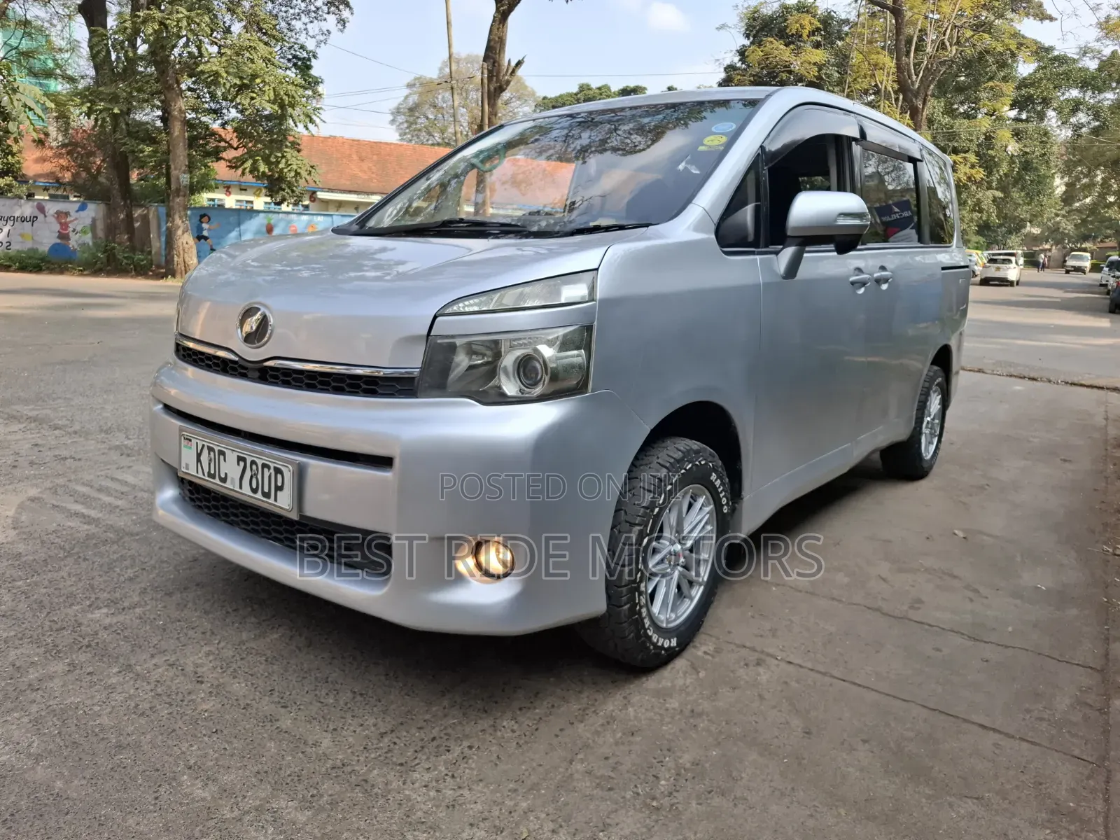 Toyota Voxy 2013 Silver