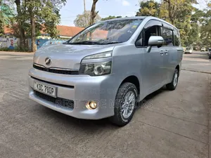 Toyota Voxy 2013 Silver
