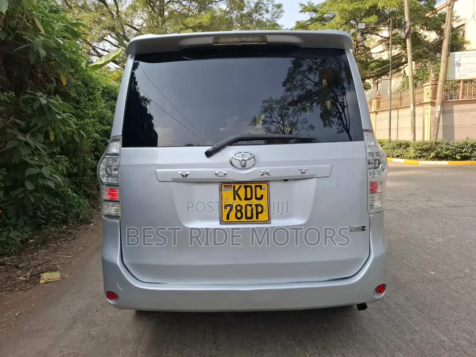 Toyota Voxy 2013 Silver