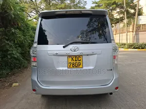 Toyota Voxy 2013 Silver