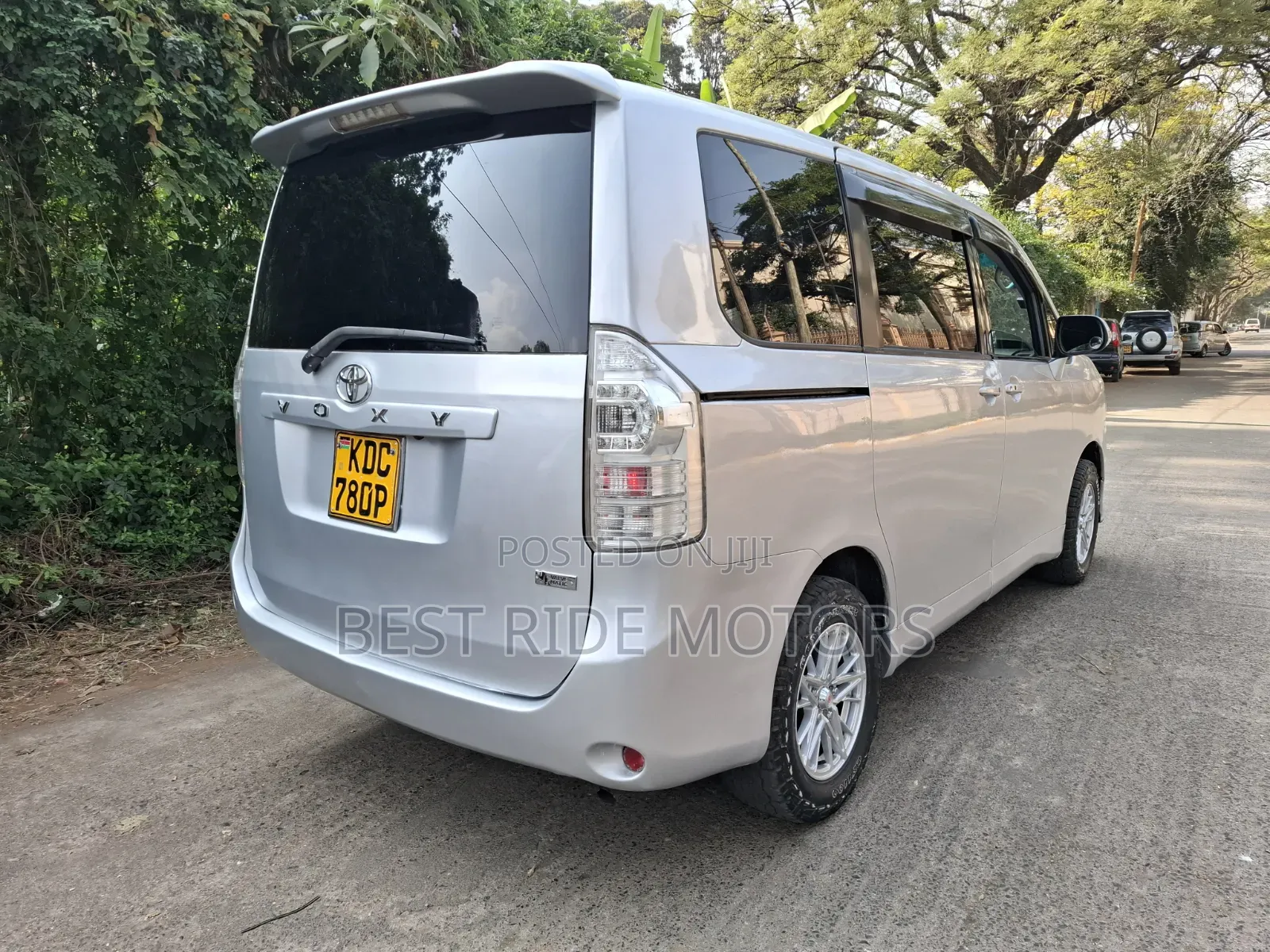 Toyota Voxy 2013 Silver