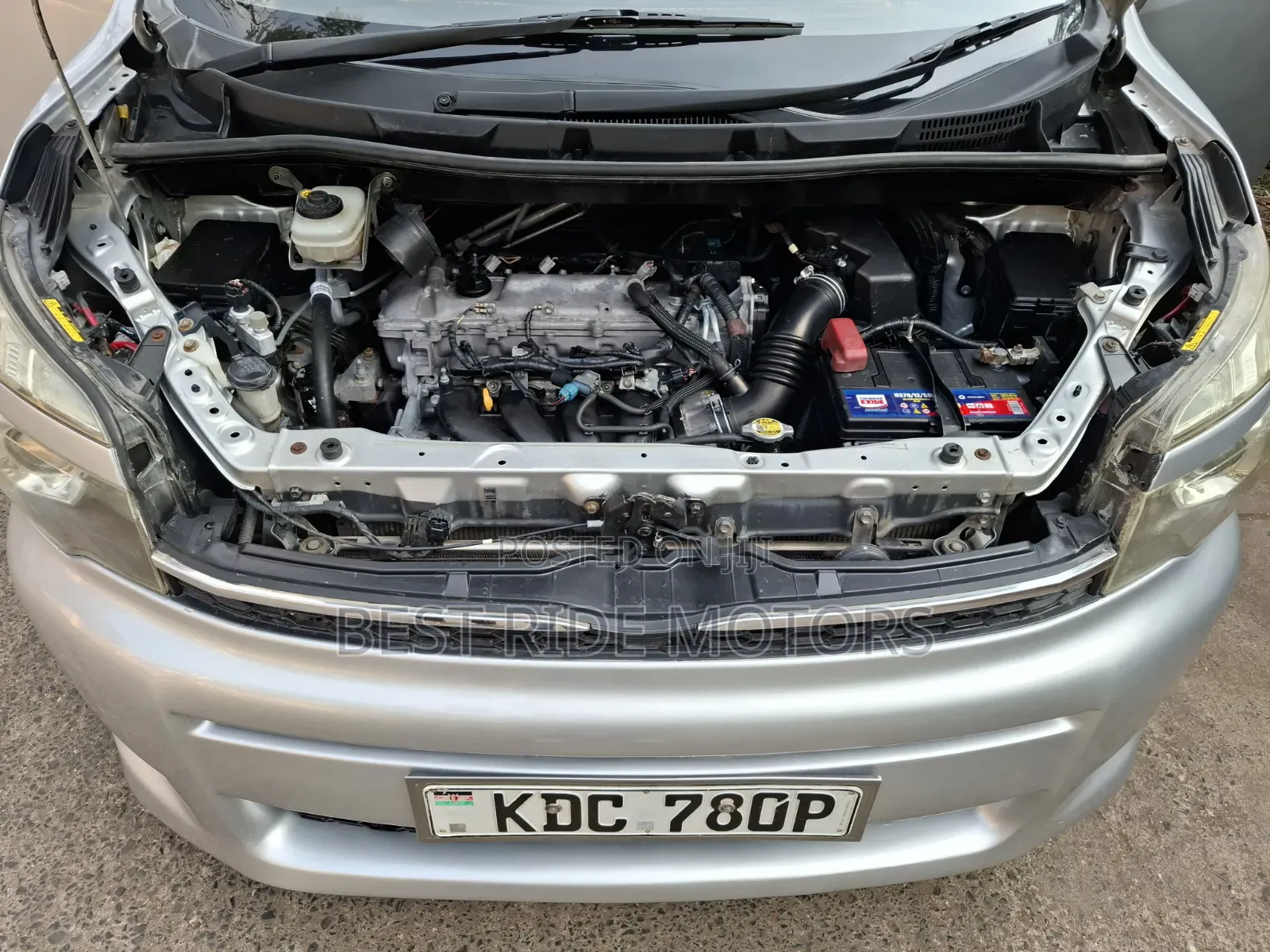 Toyota Voxy 2013 Silver