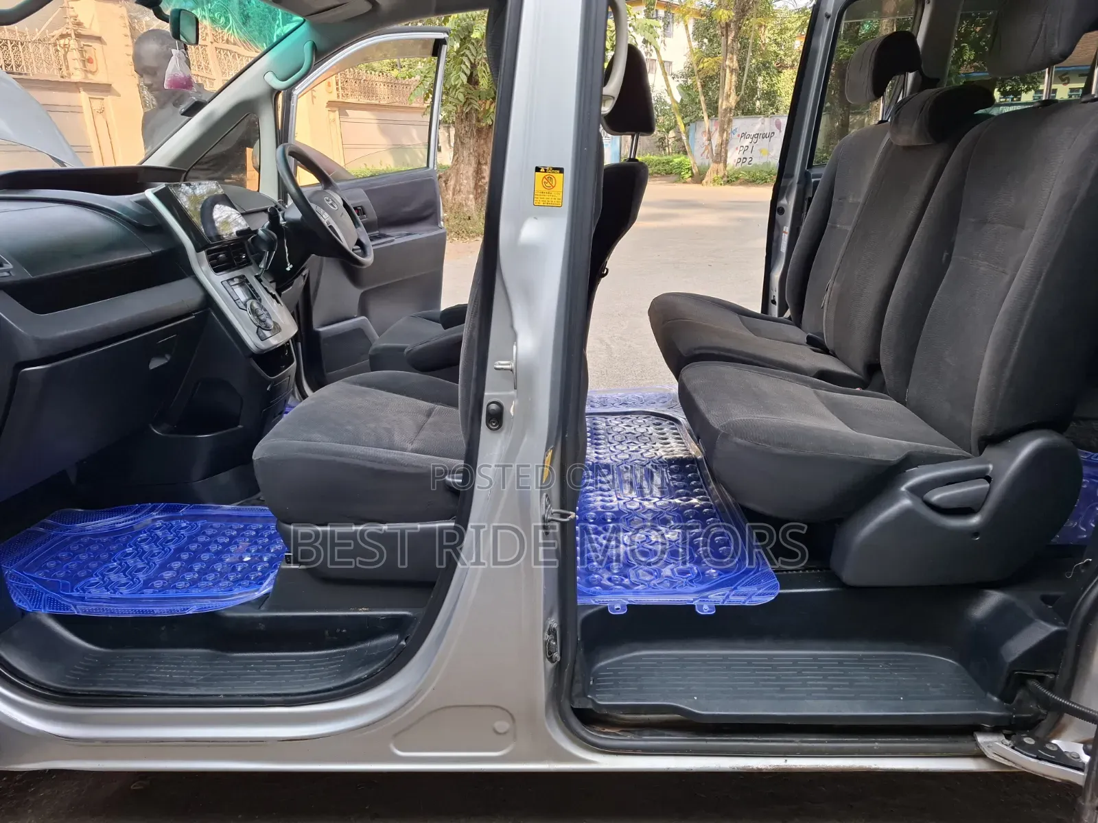 Toyota Voxy 2013 Silver