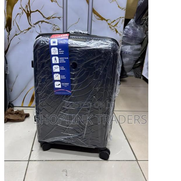 Suitcase Médium Size Unbreakable Suitcase Rubber