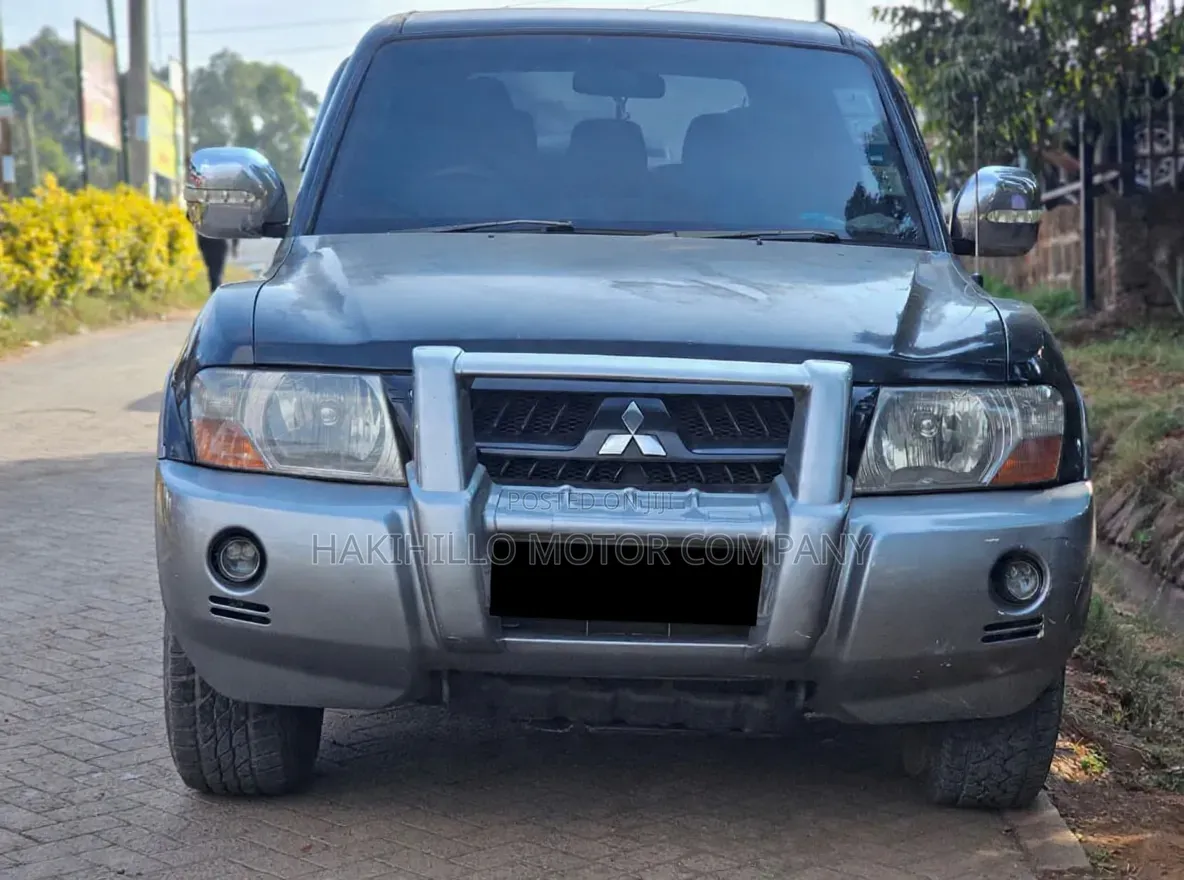 Mitsubishi Pajero 2004 Black