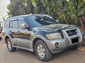 Mitsubishi Pajero 2004 Black