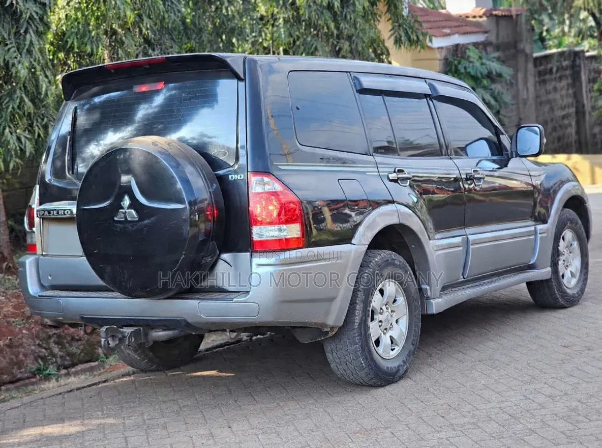 Mitsubishi Pajero 2004 Black