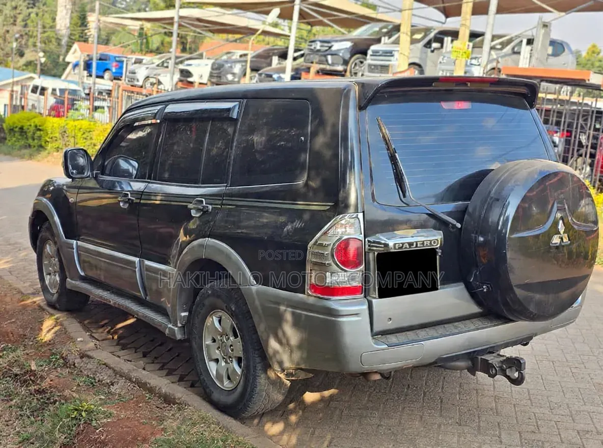 Mitsubishi Pajero 2004 Black