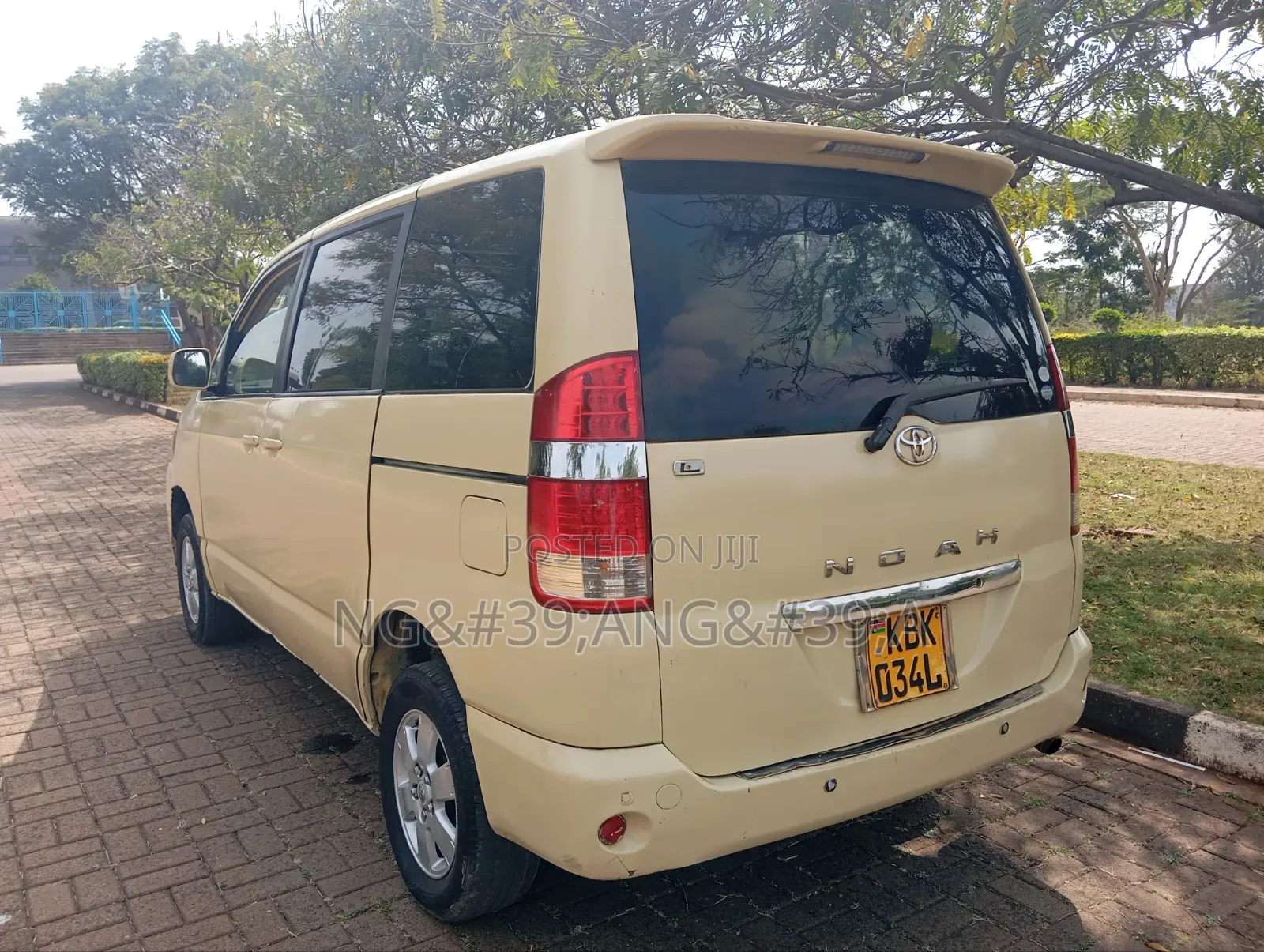 Toyota Noah 2003 Yellow