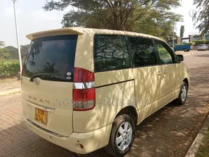 Toyota Noah 2003 Yellow