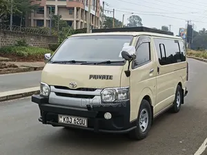 Toyota HiAce 2015 Gold